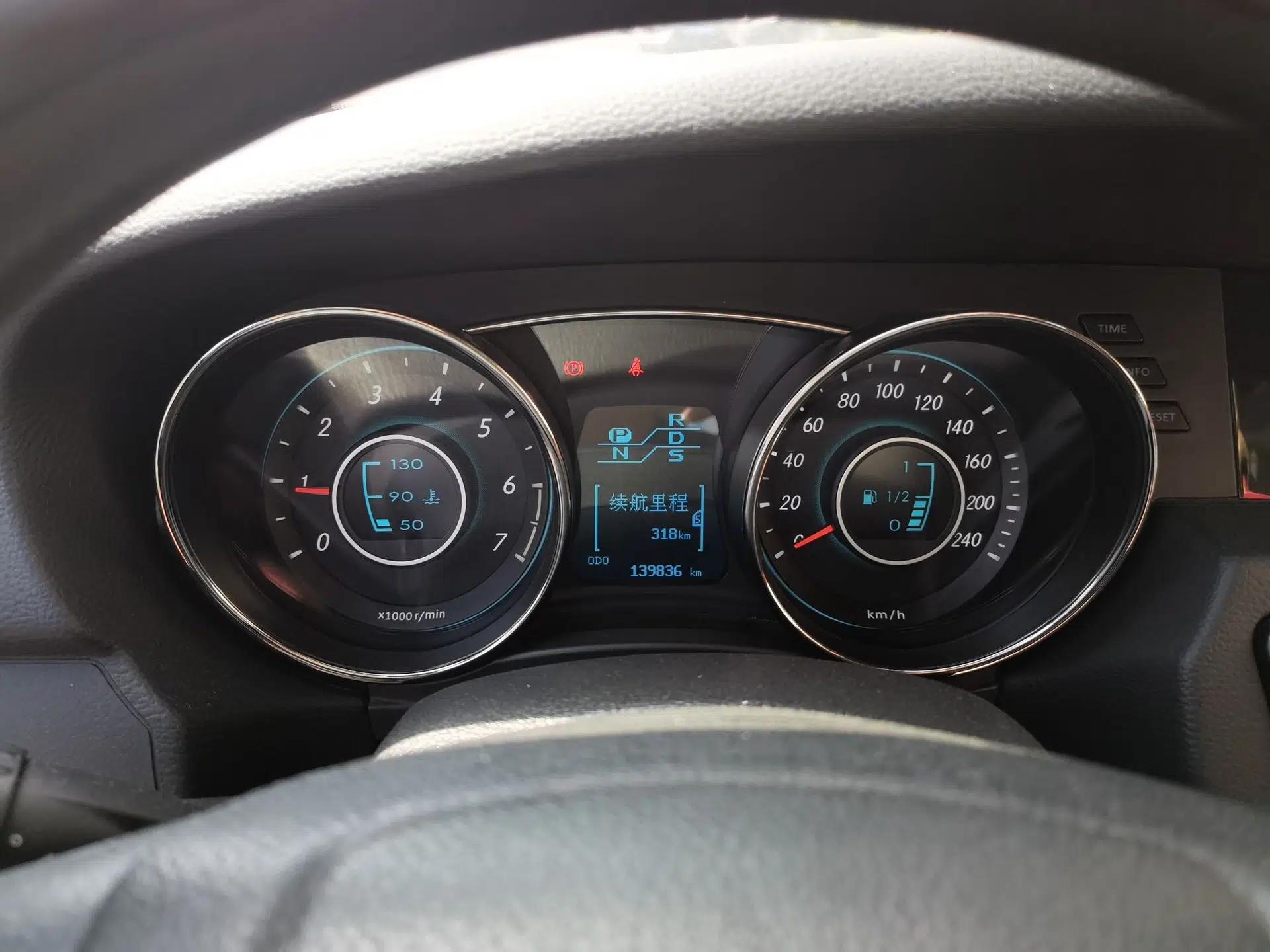 BAIC Senova D50 2014 1.5L CVT Standard Edition — миниатюра 12