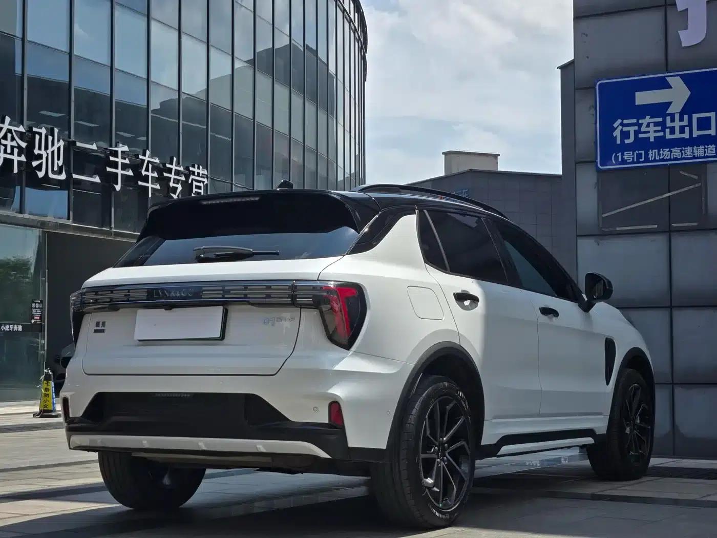 Lynk & Co 01 EM-P 2023 1.5TD EM-P Dawn Edition — миниатюра 11