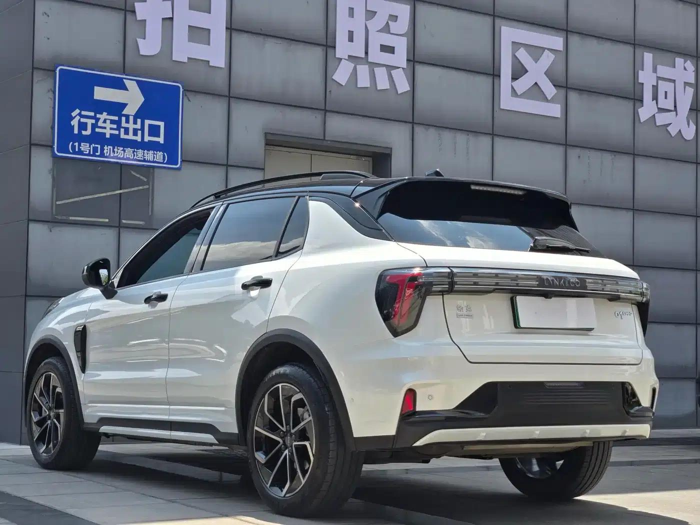 Lynk & Co 01 EM-P 2023 1.5TD EM-P Dawn Edition — миниатюра 12