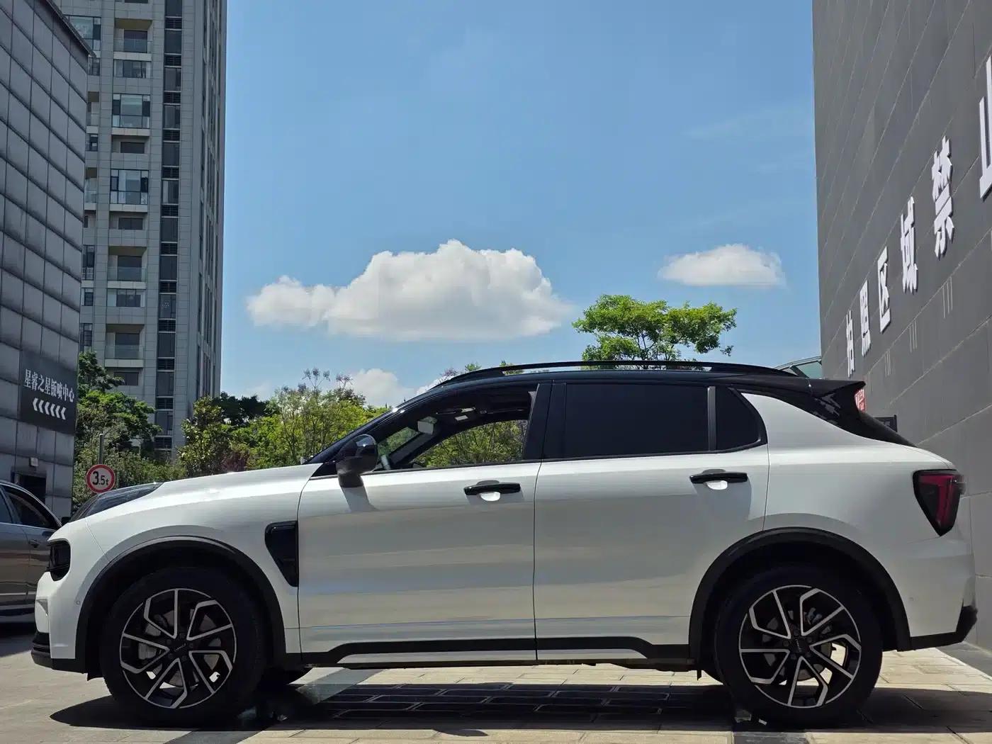 Lynk & Co 01 EM-P 2023 1.5TD EM-P Dawn Edition — миниатюра 3