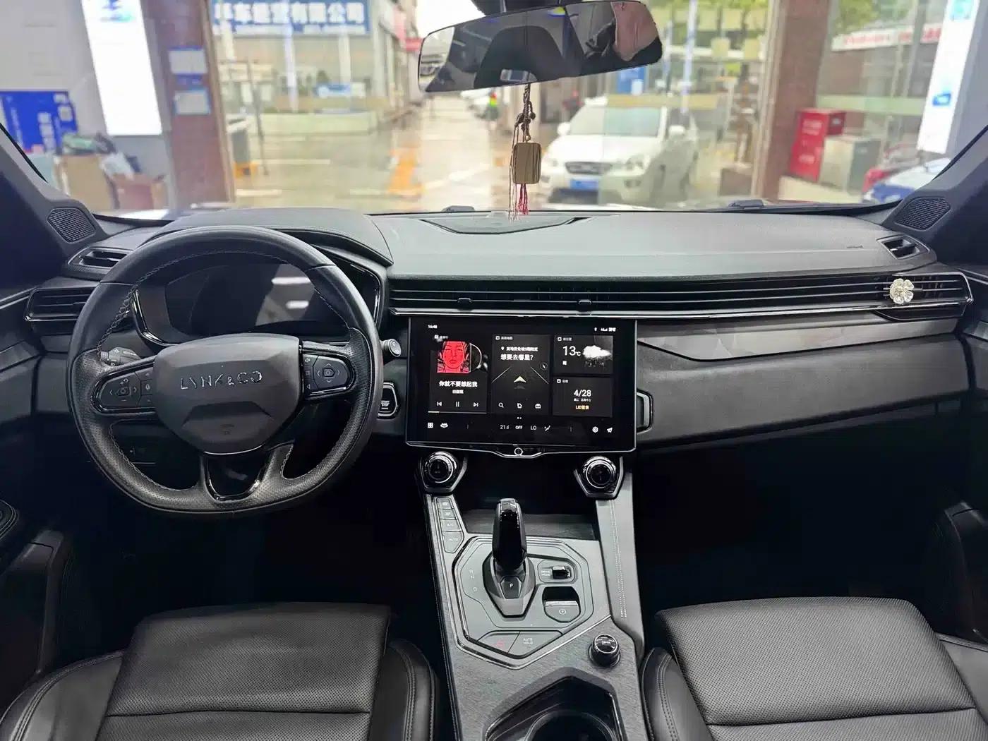 Lynk & Co 01 EM-P 2022 1.5TD PHEV Plus — миниатюра 11