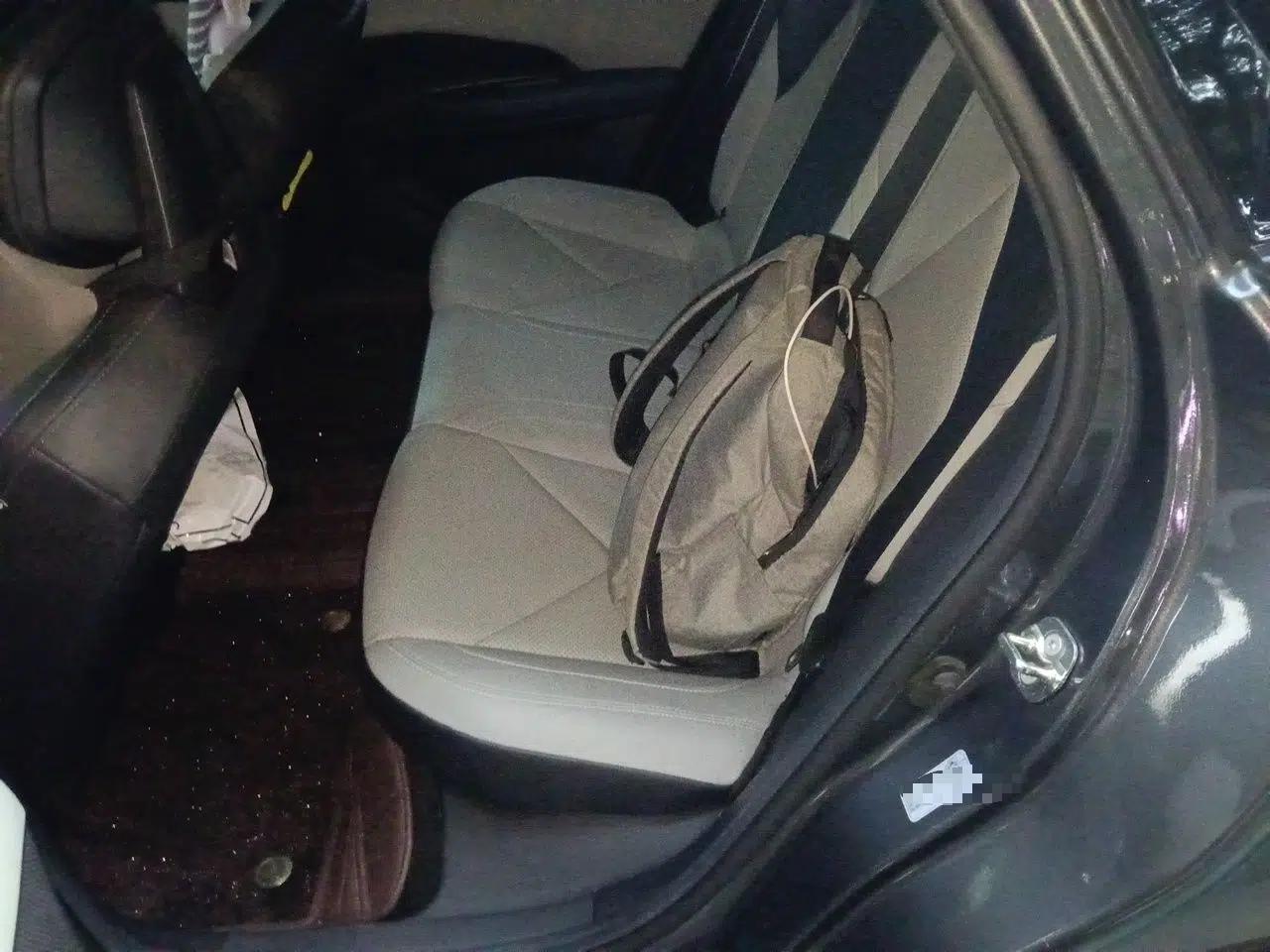 CHANGAN UNI-V iDD 2023 ZhiDian iDD 1.5T 113km Smart & Fun Version — миниатюра 18