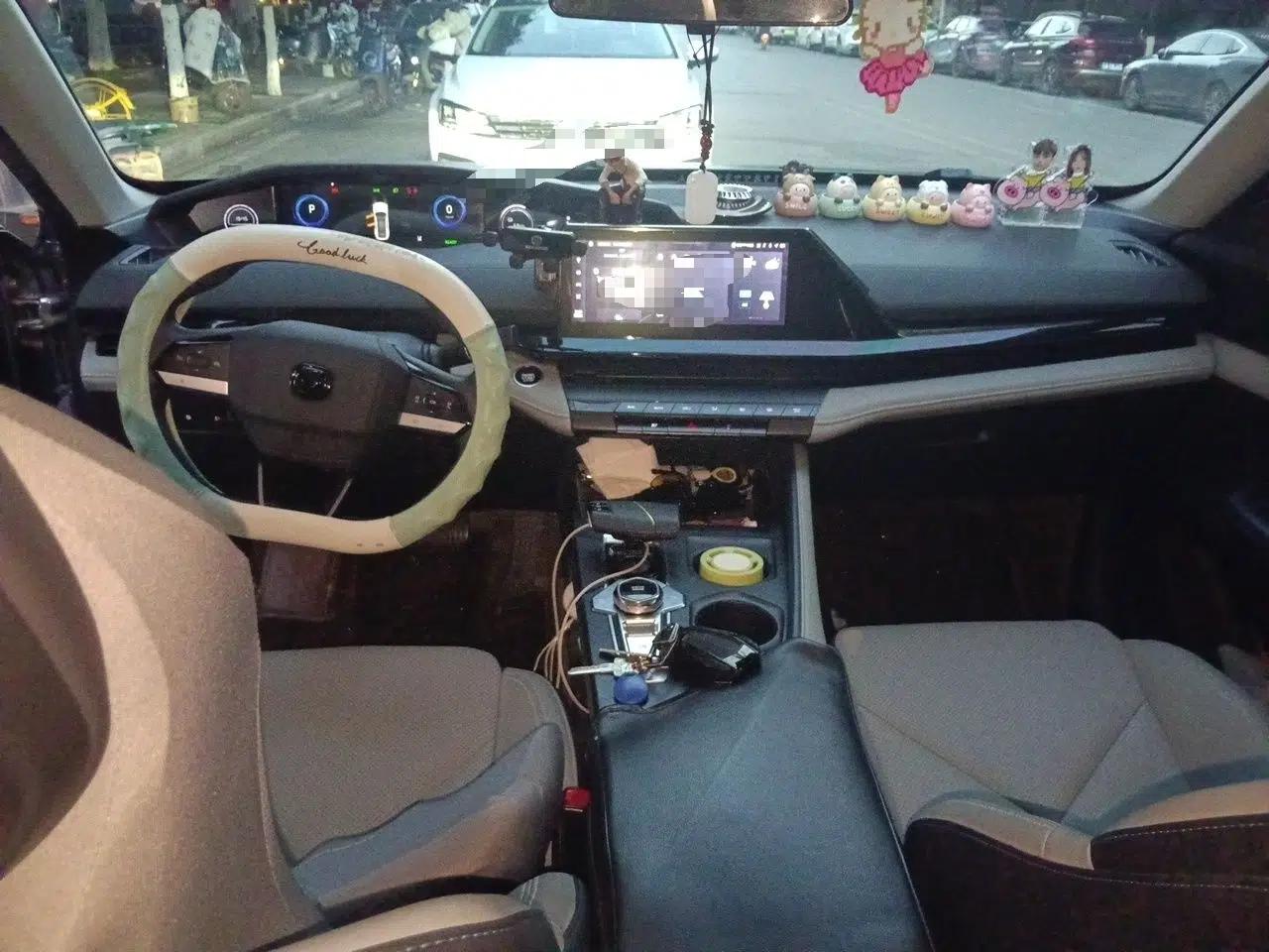 CHANGAN UNI-V iDD 2023 ZhiDian iDD 1.5T 113km Smart & Fun Version — миниатюра 10