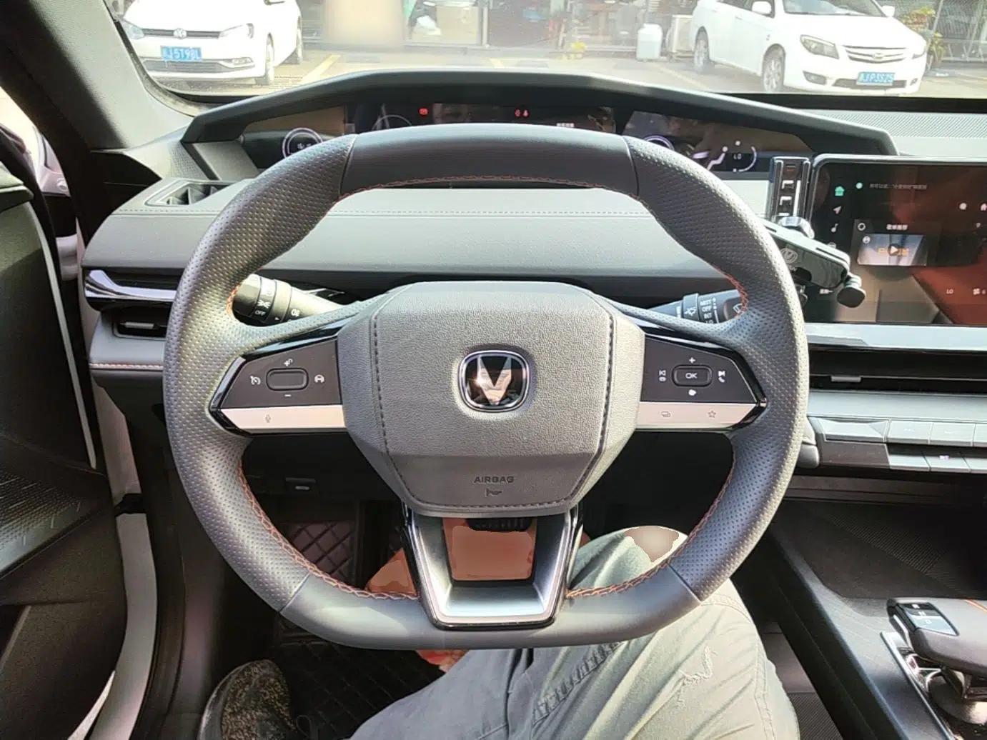 CHANGAN UNI-V iDD 2023 ZhiDian iDD 1.5T 113km Smart & Fun Version — миниатюра 14
