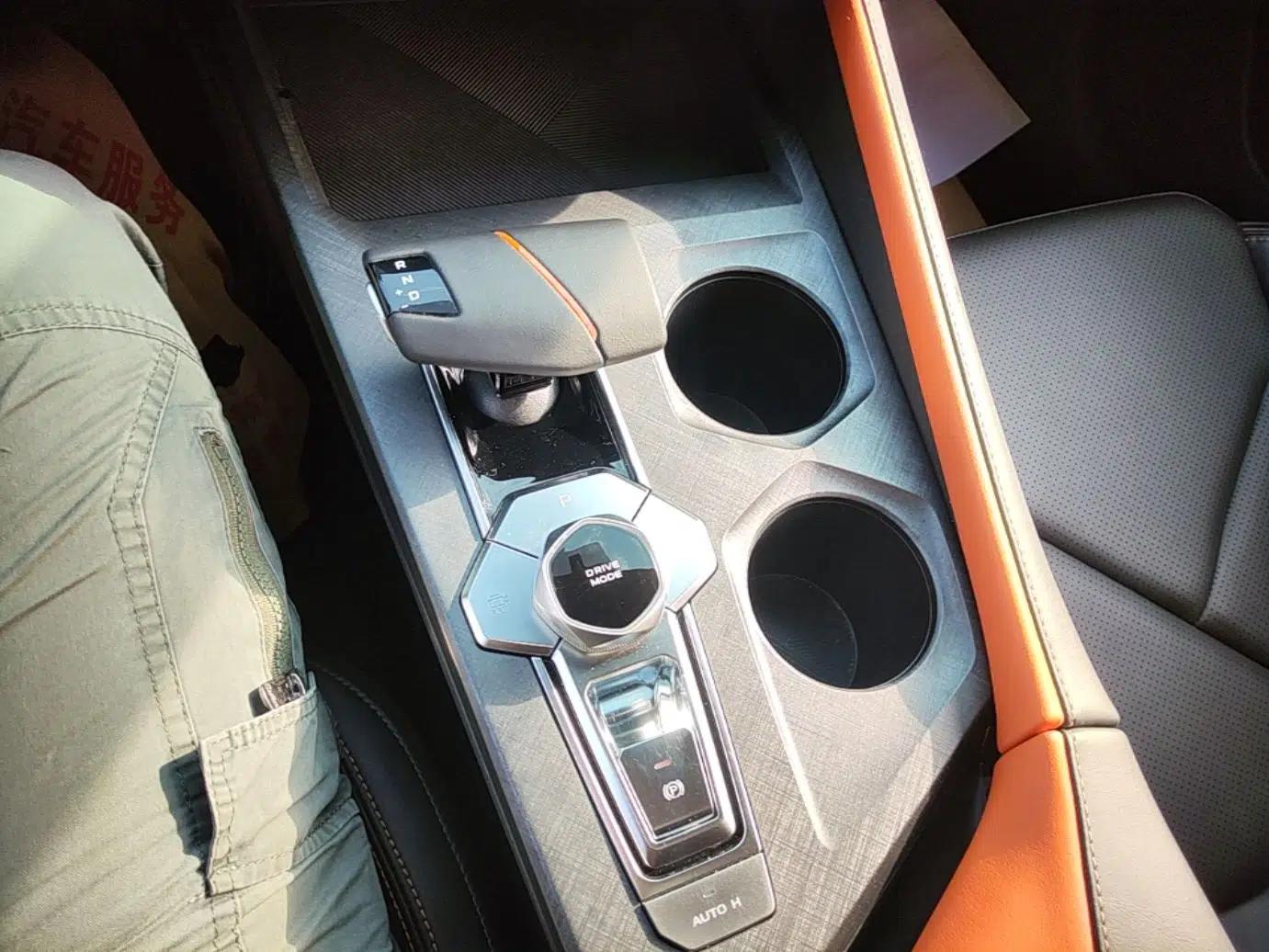 CHANGAN UNI-V iDD 2023 ZhiDian iDD 1.5T 113km Smart & Fun Version — миниатюра 17