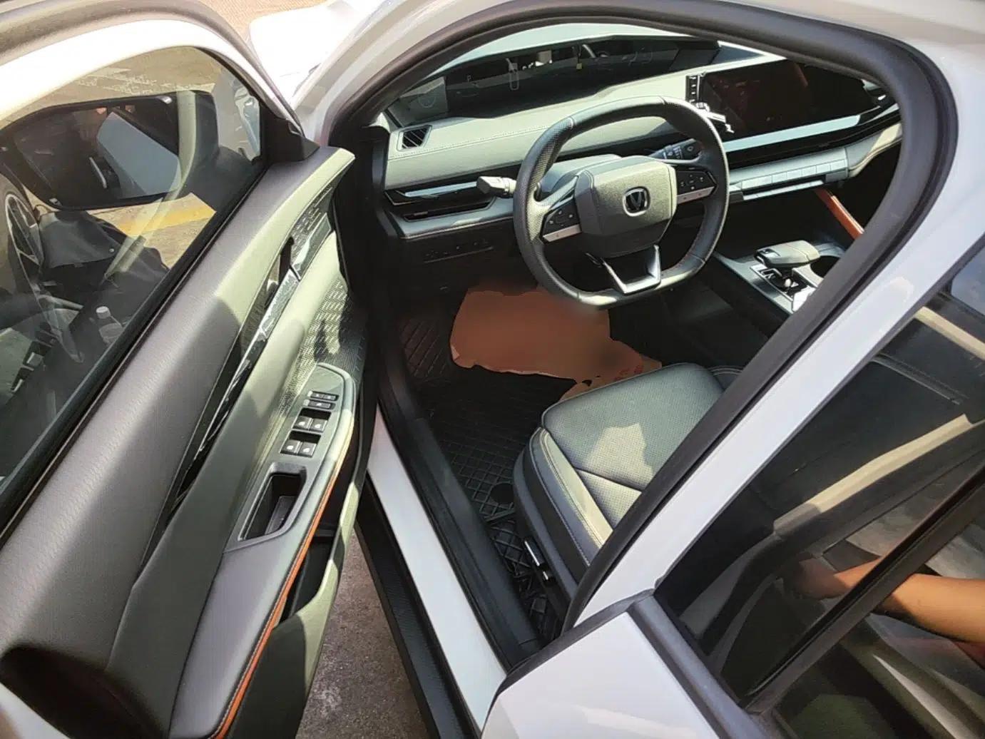 CHANGAN UNI-V iDD 2023 ZhiDian iDD 1.5T 113km Smart & Fun Version — миниатюра 19