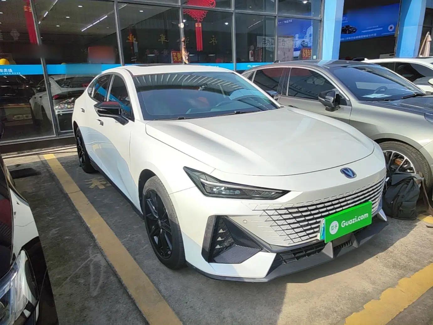 CHANGAN UNI-V iDD 2023 ZhiDian iDD 1.5T 113km Smart & Fun Version — миниатюра 3