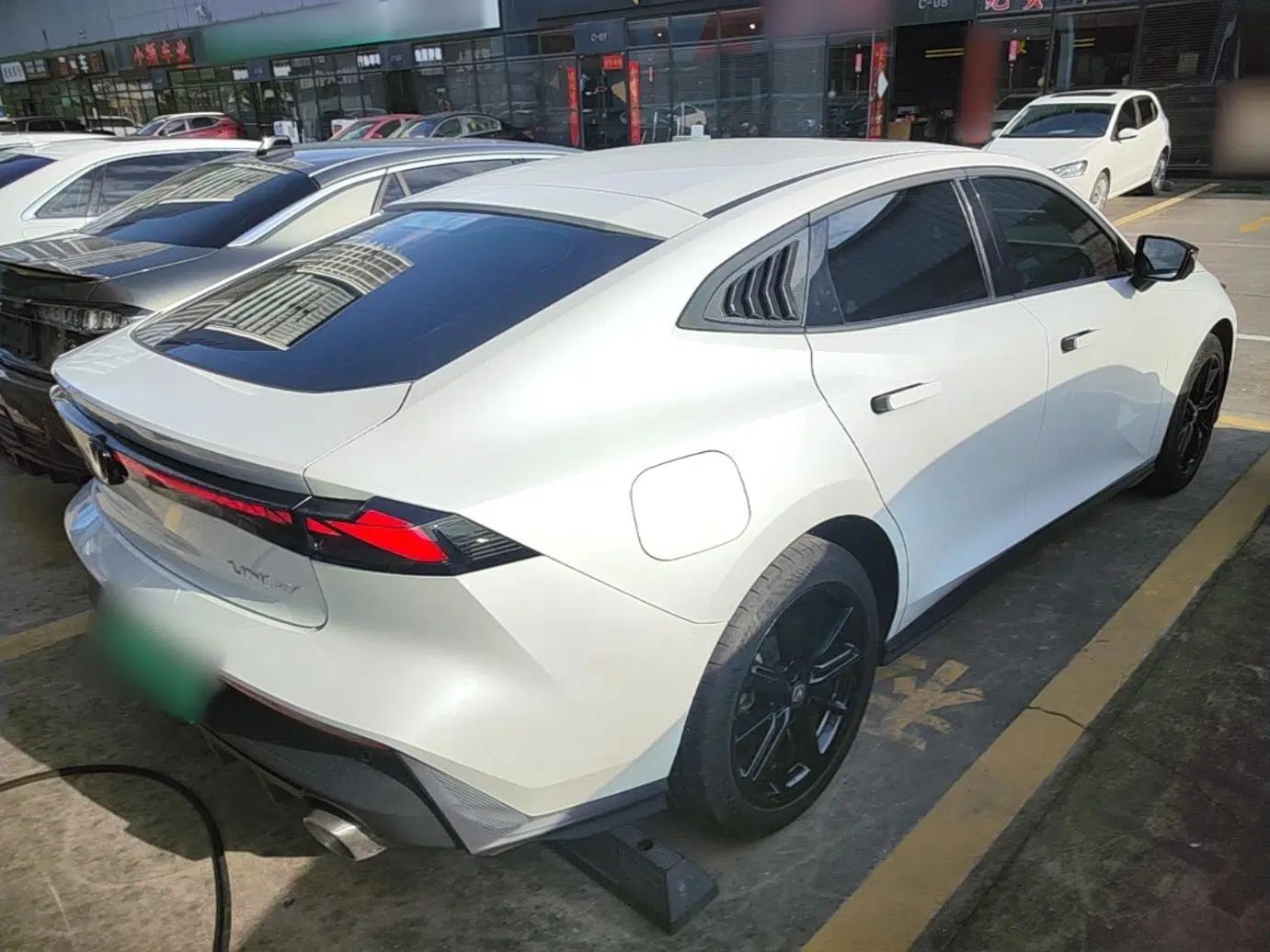 CHANGAN UNI-V iDD 2023 ZhiDian iDD 1.5T 113km Smart & Fun Version — миниатюра 6