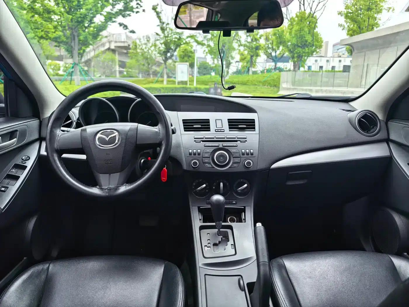 Mazda3 Axela 2012 Hatchback 1.6L Automatic Elite — миниатюра 4