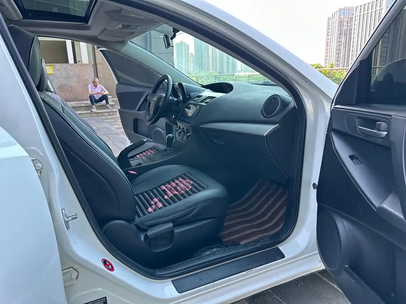 Mazda 3 Axela 2011 Sedan 1.6L Automatic Elite — миниатюра 12