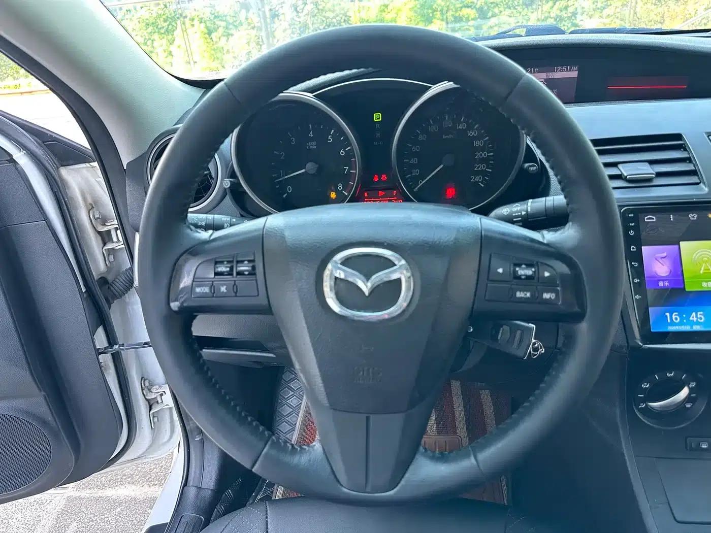 Mazda 3 Axela 2011 Sedan 1.6L Automatic Elite — миниатюра 15