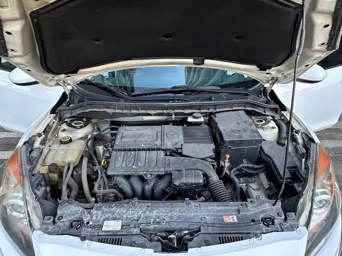 Mazda 3 Axela 2011 Sedan 1.6L Automatic Elite — миниатюра 21