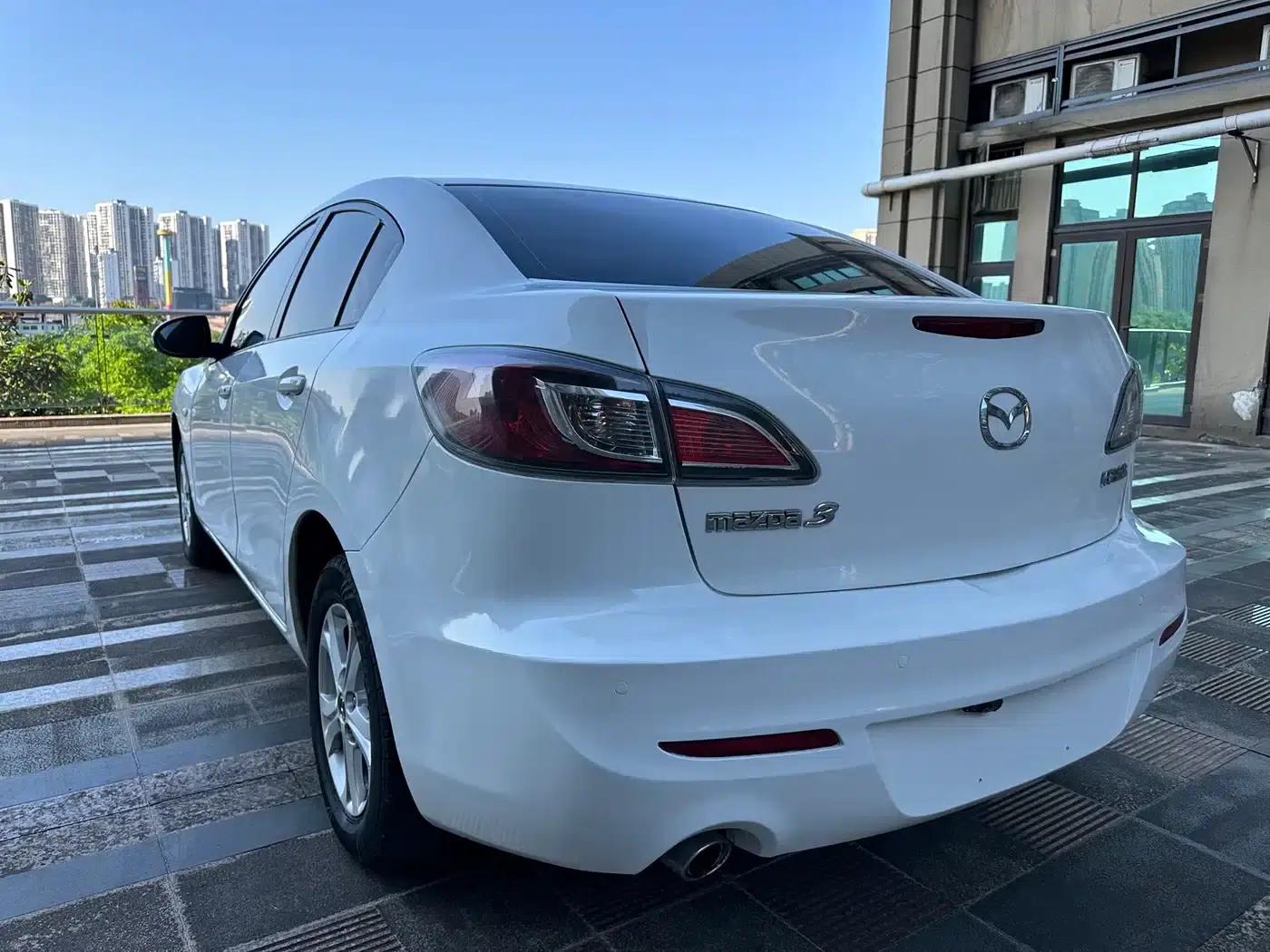 Mazda 3 Axela 2011 Sedan 1.6L Automatic Elite — миниатюра 4