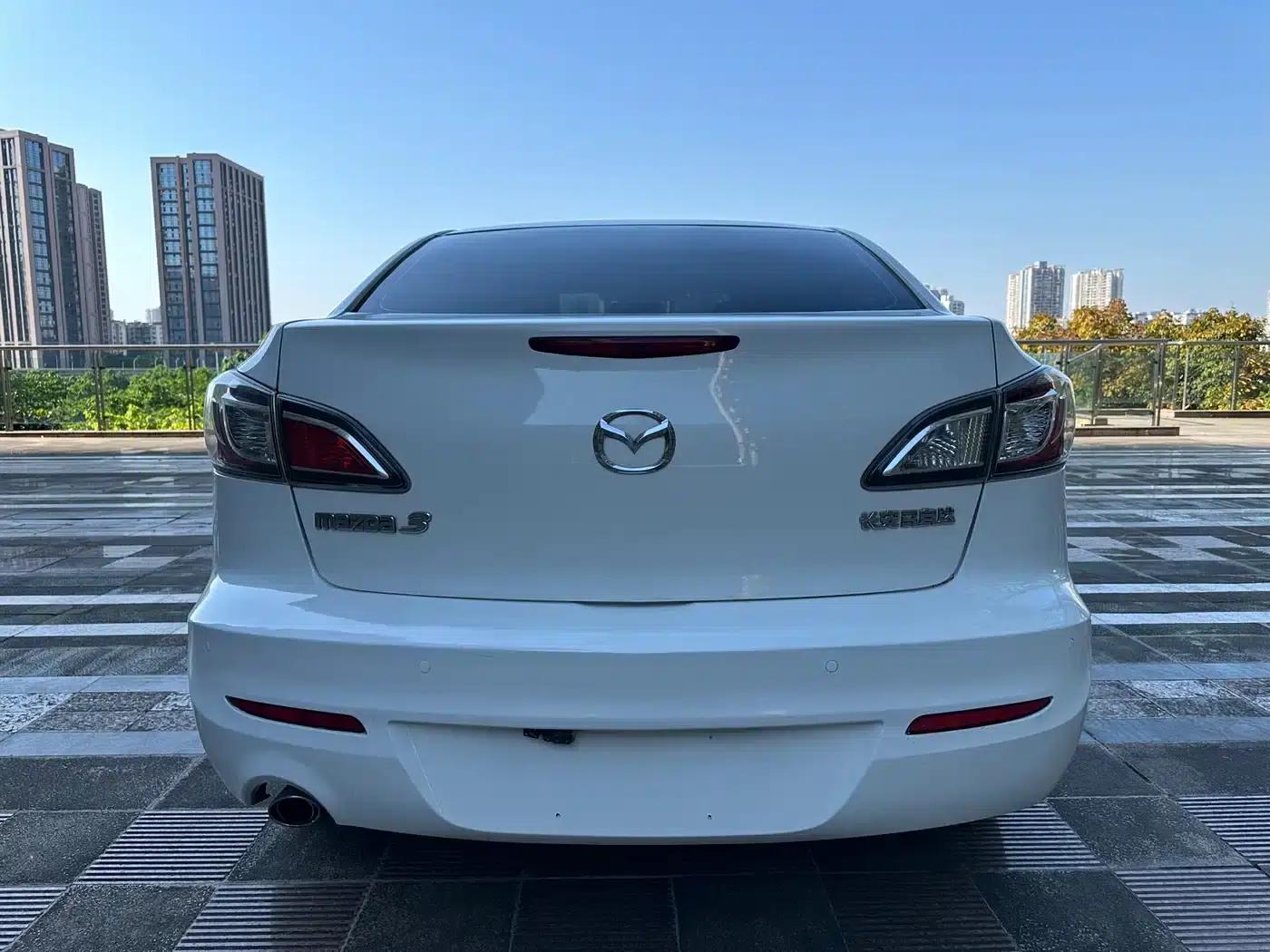 Mazda 3 Axela 2011 Sedan 1.6L Automatic Elite — миниатюра 5