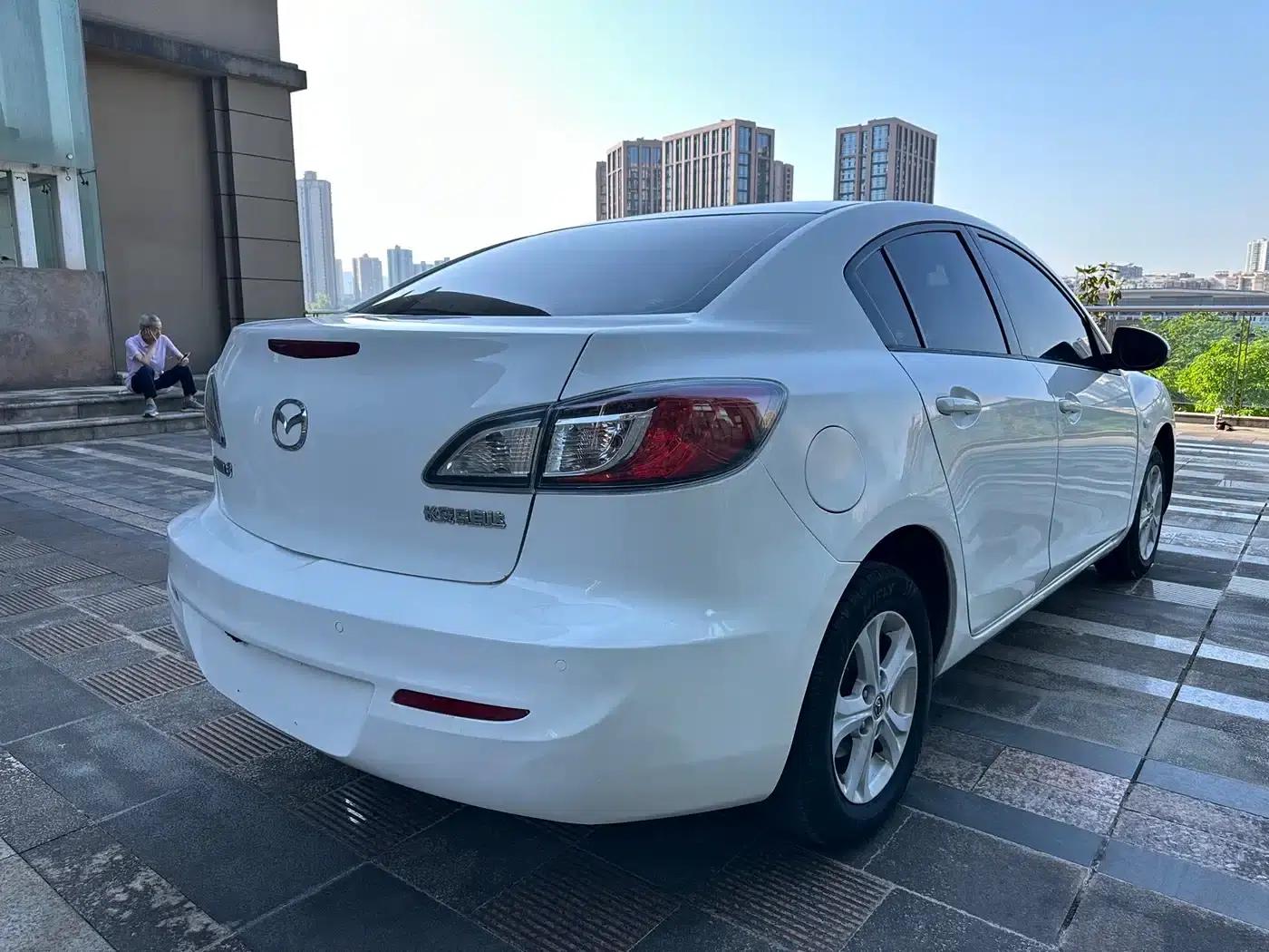 Mazda 3 Axela 2011 Sedan 1.6L Automatic Elite — миниатюра 6