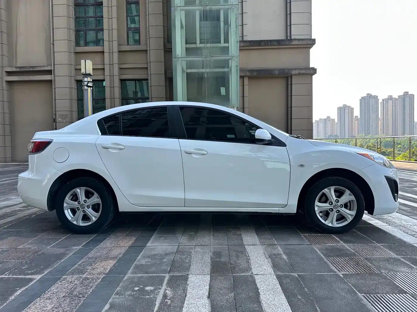 Mazda 3 Axela 2011 Sedan 1.6L Automatic Elite — миниатюра 7