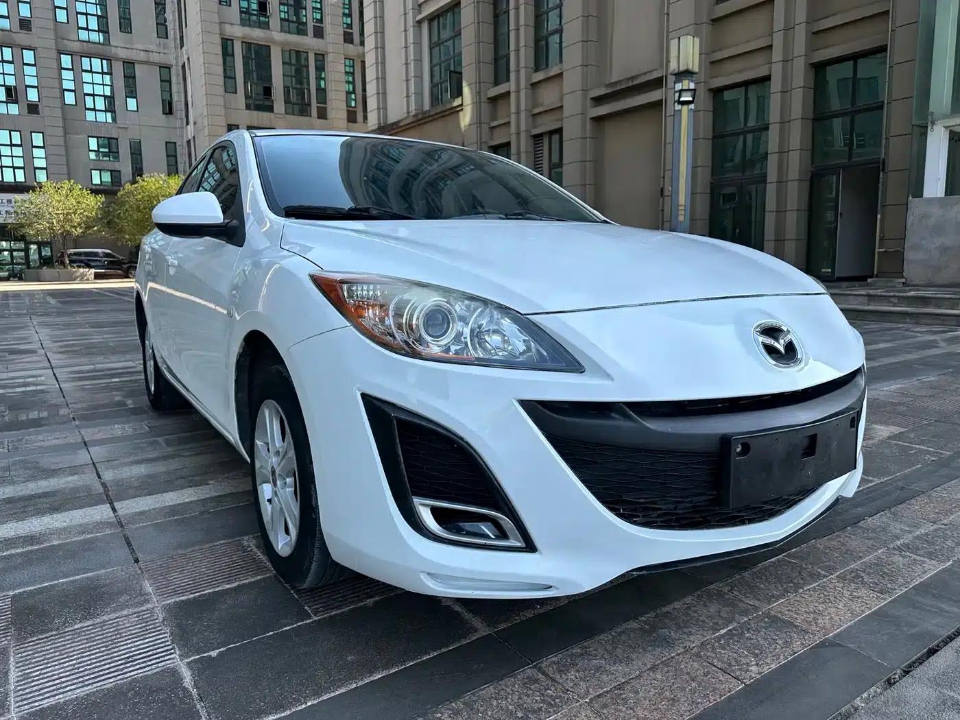 Mazda 3 Axela 2011 Sedan 1.6L Automatic Elite — миниатюра 8
