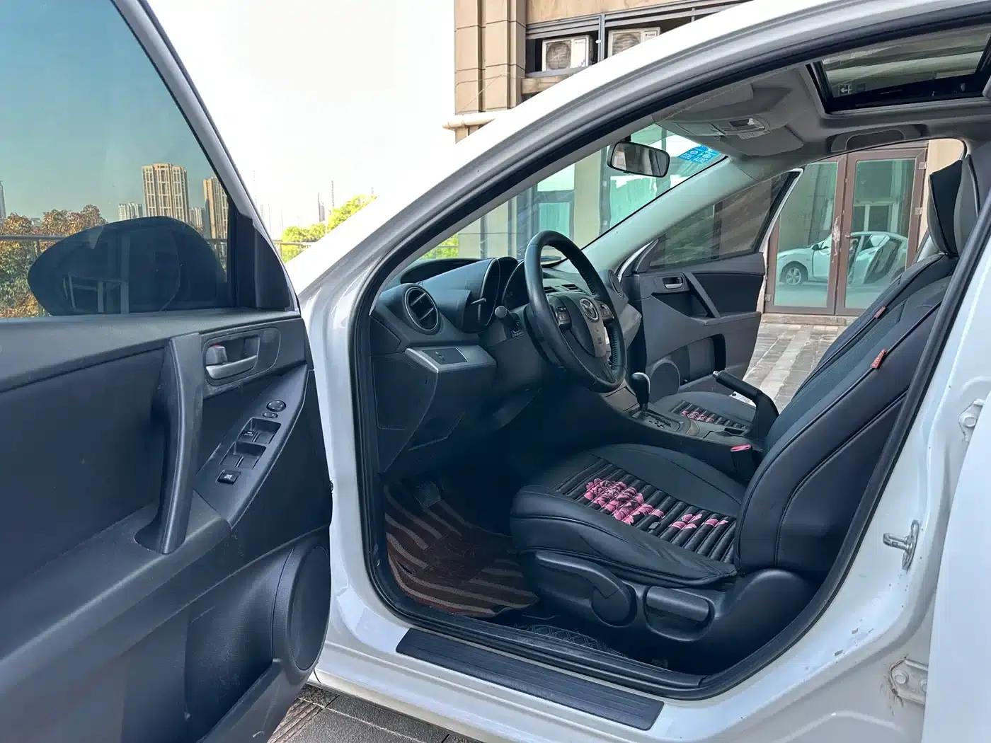 Mazda 3 Axela 2011 Sedan 1.6L Automatic Elite — миниатюра 9