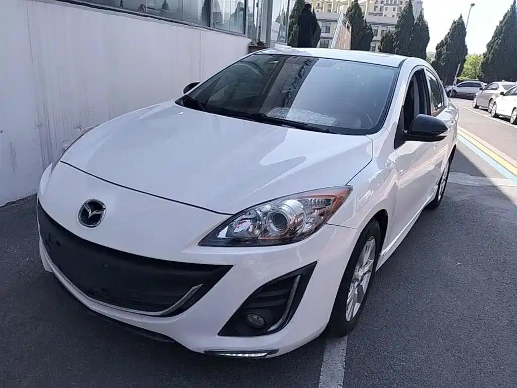 Mazda 3 Axela 2015 Sedan 2.0L Automatic Sport — миниатюра 1
