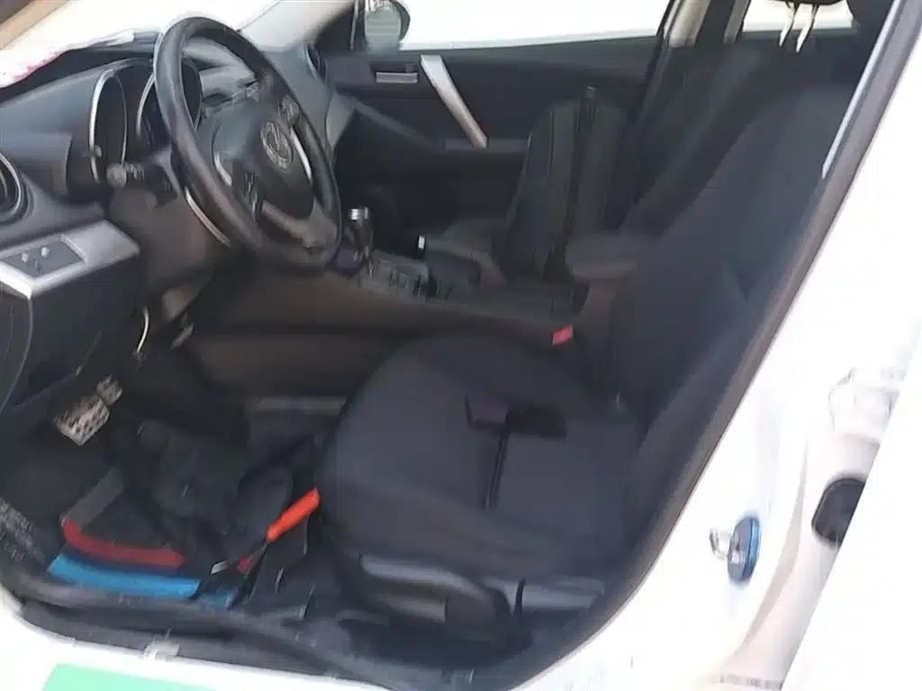 Mazda 3 Axela 2015 Sedan 2.0L Automatic Sport — миниатюра 15