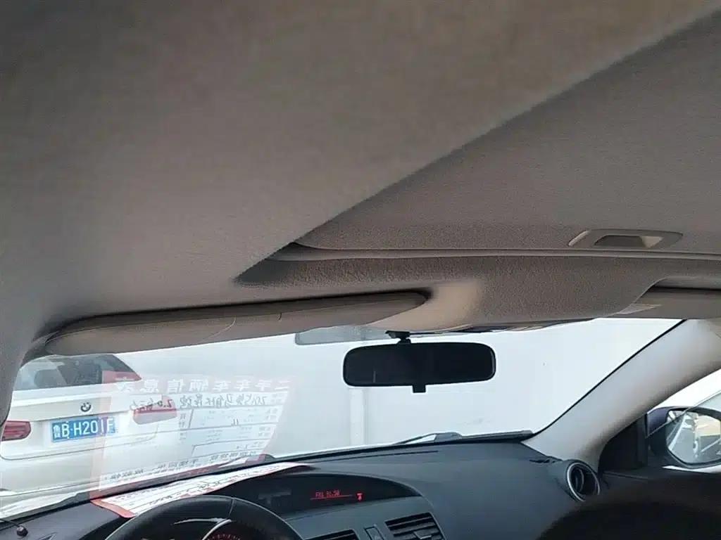 Mazda 3 Axela 2015 Sedan 2.0L Automatic Sport — миниатюра 18