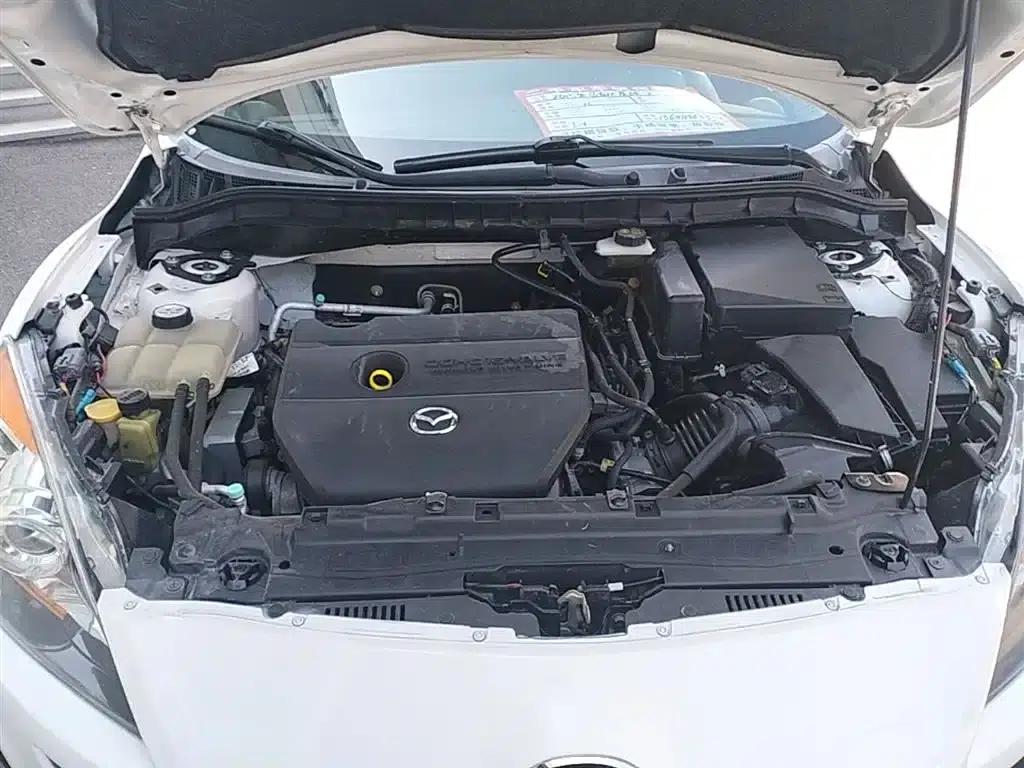 Mazda 3 Axela 2015 Sedan 2.0L Automatic Sport — миниатюра 20