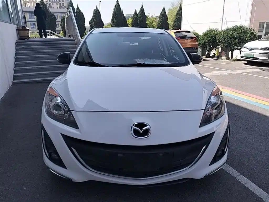 Mazda 3 Axela 2015 Sedan 2.0L Automatic Sport — миниатюра 3