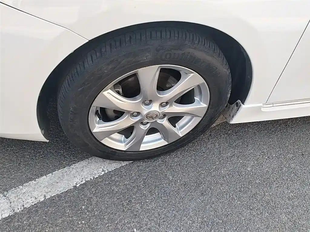 Mazda 3 Axela 2015 Sedan 2.0L Automatic Sport — миниатюра 23