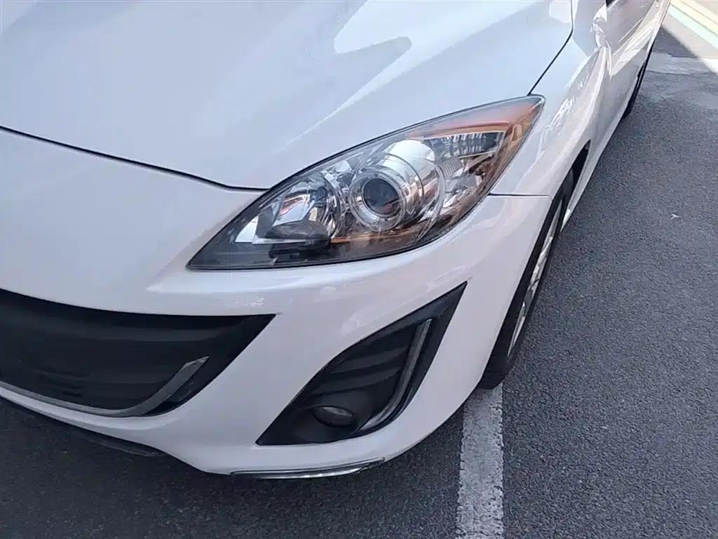 Mazda 3 Axela 2015 Sedan 2.0L Automatic Sport — миниатюра 24