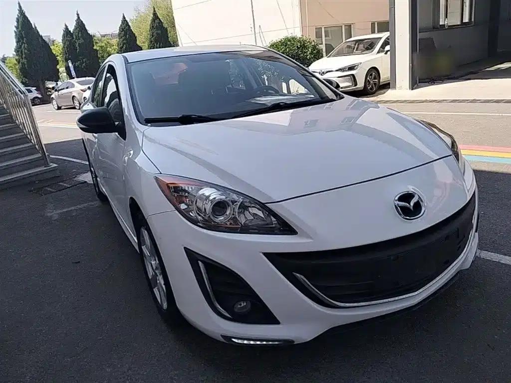 Mazda 3 Axela 2015 Sedan 2.0L Automatic Sport — миниатюра 4