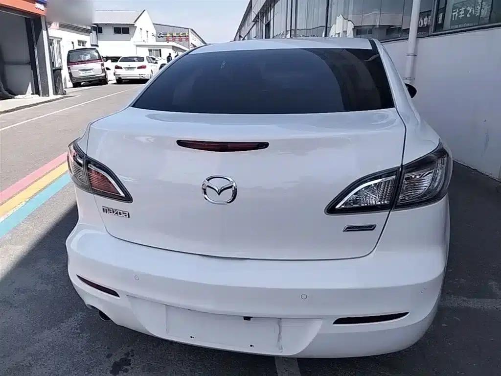 Mazda 3 Axela 2015 Sedan 2.0L Automatic Sport — миниатюра 6