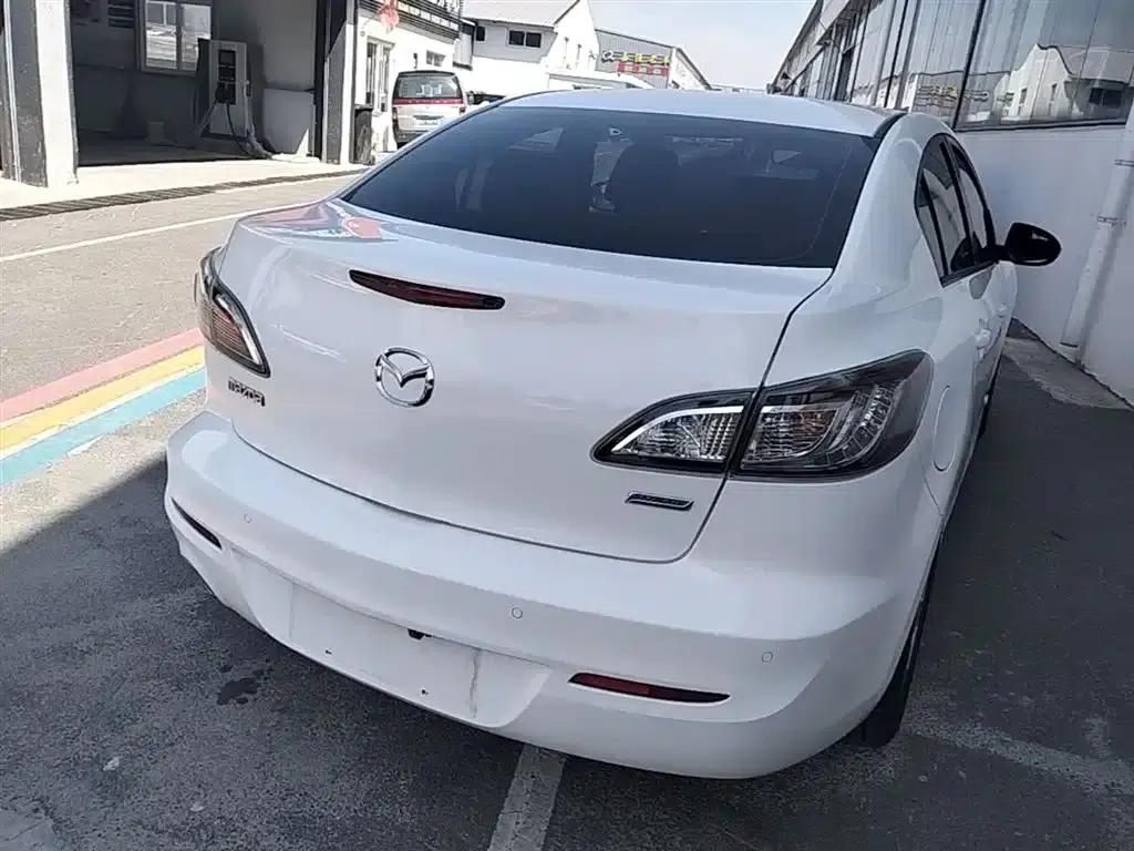Mazda 3 Axela 2015 Sedan 2.0L Automatic Sport — миниатюра 7
