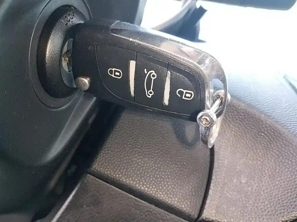 Mazda 3 Axela 2015 Sedan 2.0L Automatic Sport — миниатюра 9