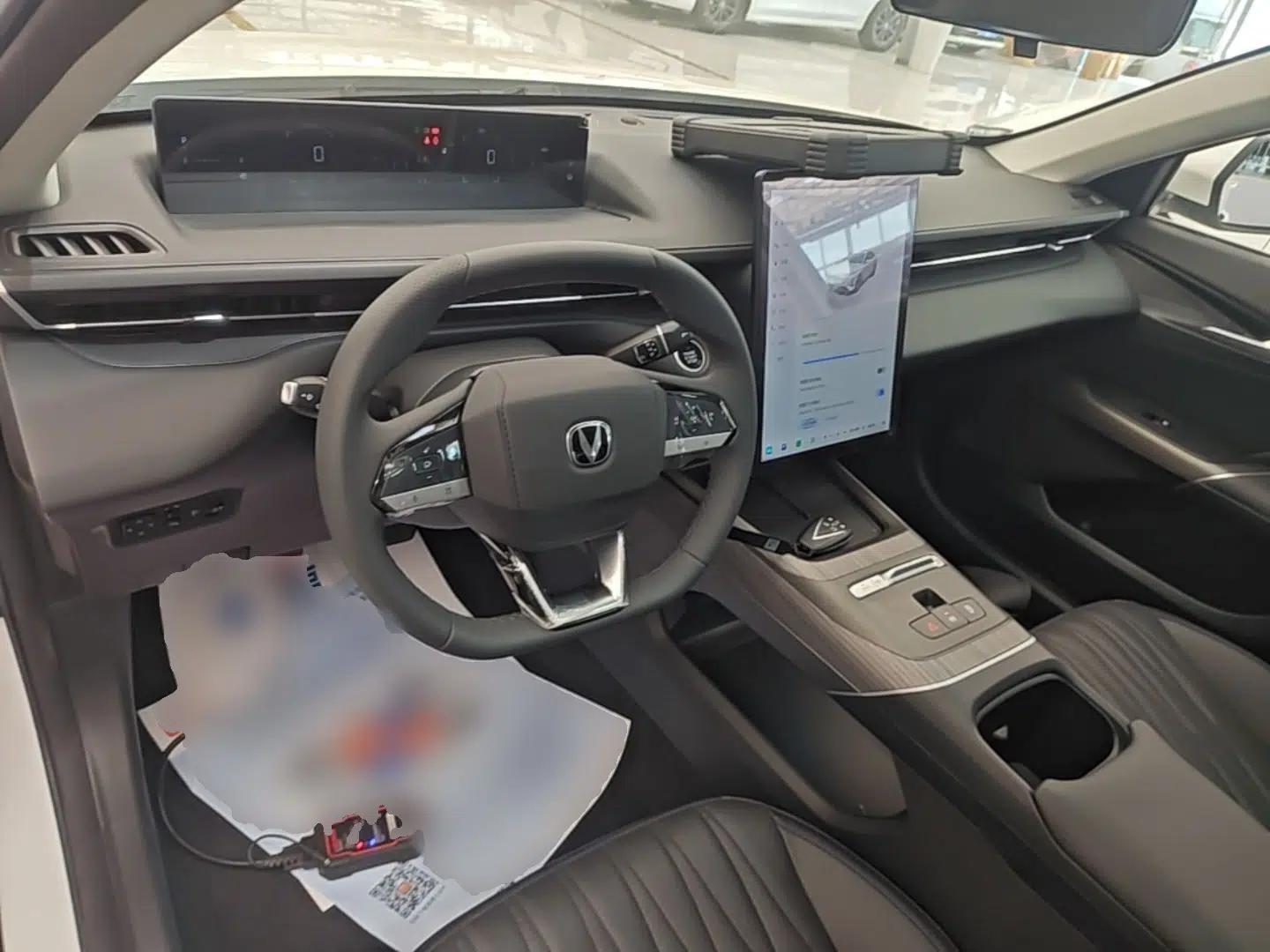 CHANGAN Eado PHEV 2025 Smart New Blue Whale 145KM Battleship Edition — миниатюра 13