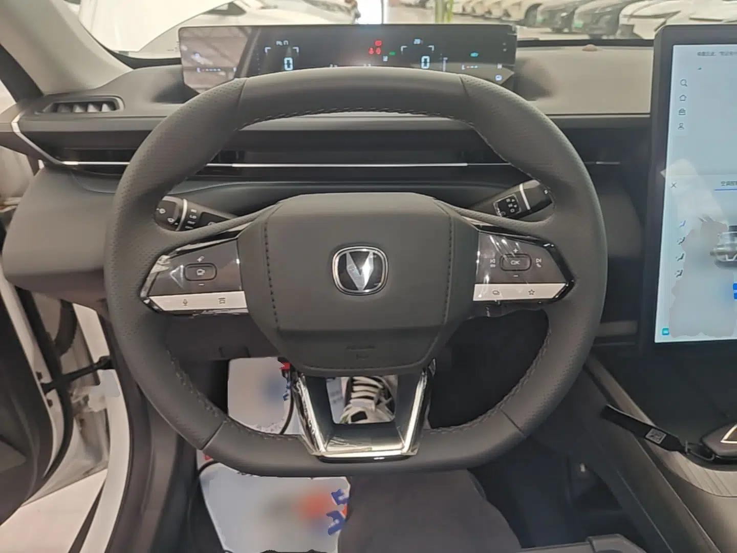 CHANGAN Eado PHEV 2025 Smart New Blue Whale 145KM Battleship Edition — миниатюра 14