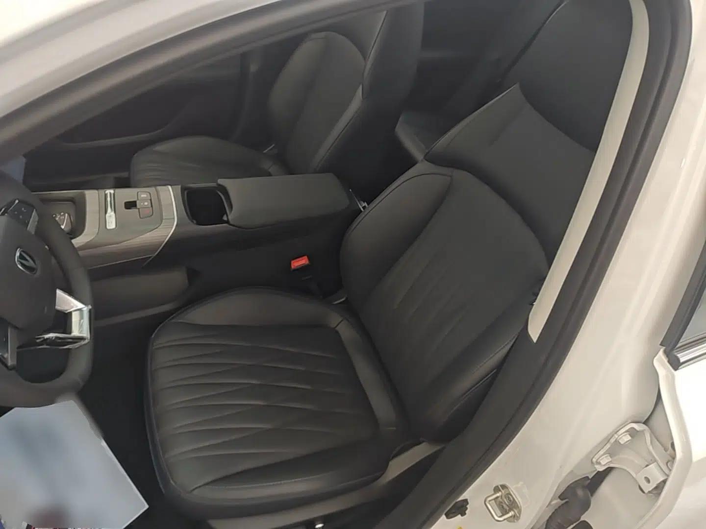 CHANGAN Eado PHEV 2025 Smart New Blue Whale 145KM Battleship Edition — миниатюра 18