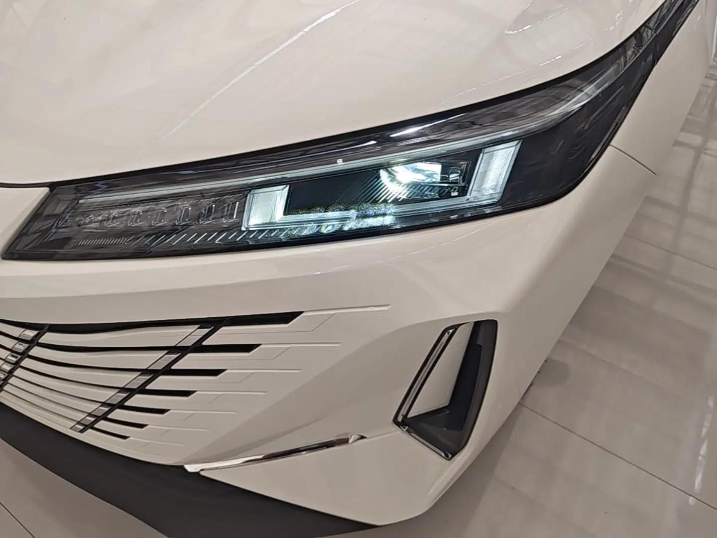 CHANGAN Eado PHEV 2025 Smart New Blue Whale 145KM Battleship Edition — миниатюра 9