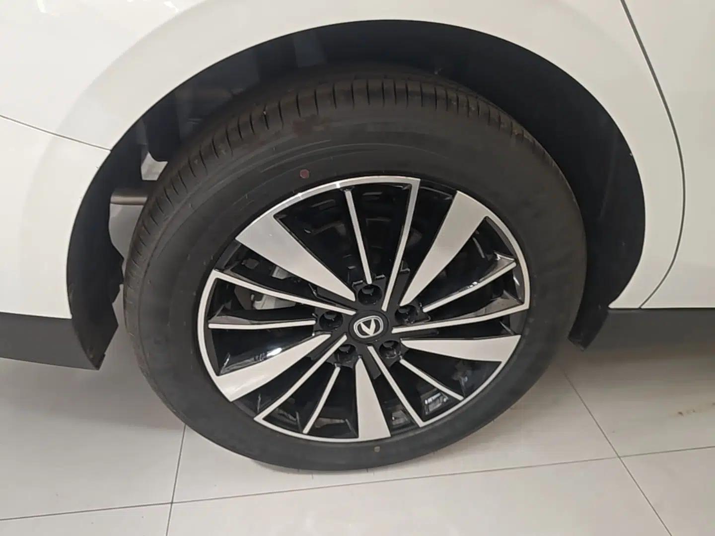 CHANGAN Eado PHEV 2025 Smart New Blue Whale 145KM Battleship Edition — миниатюра 10