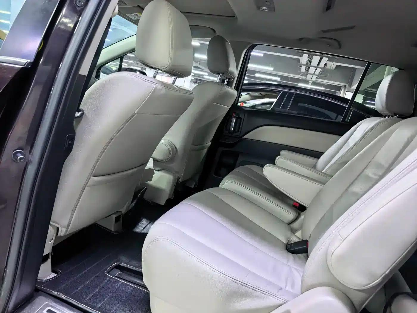 Mazda 8 2015 2.5L Navigator Edition — миниатюра 3