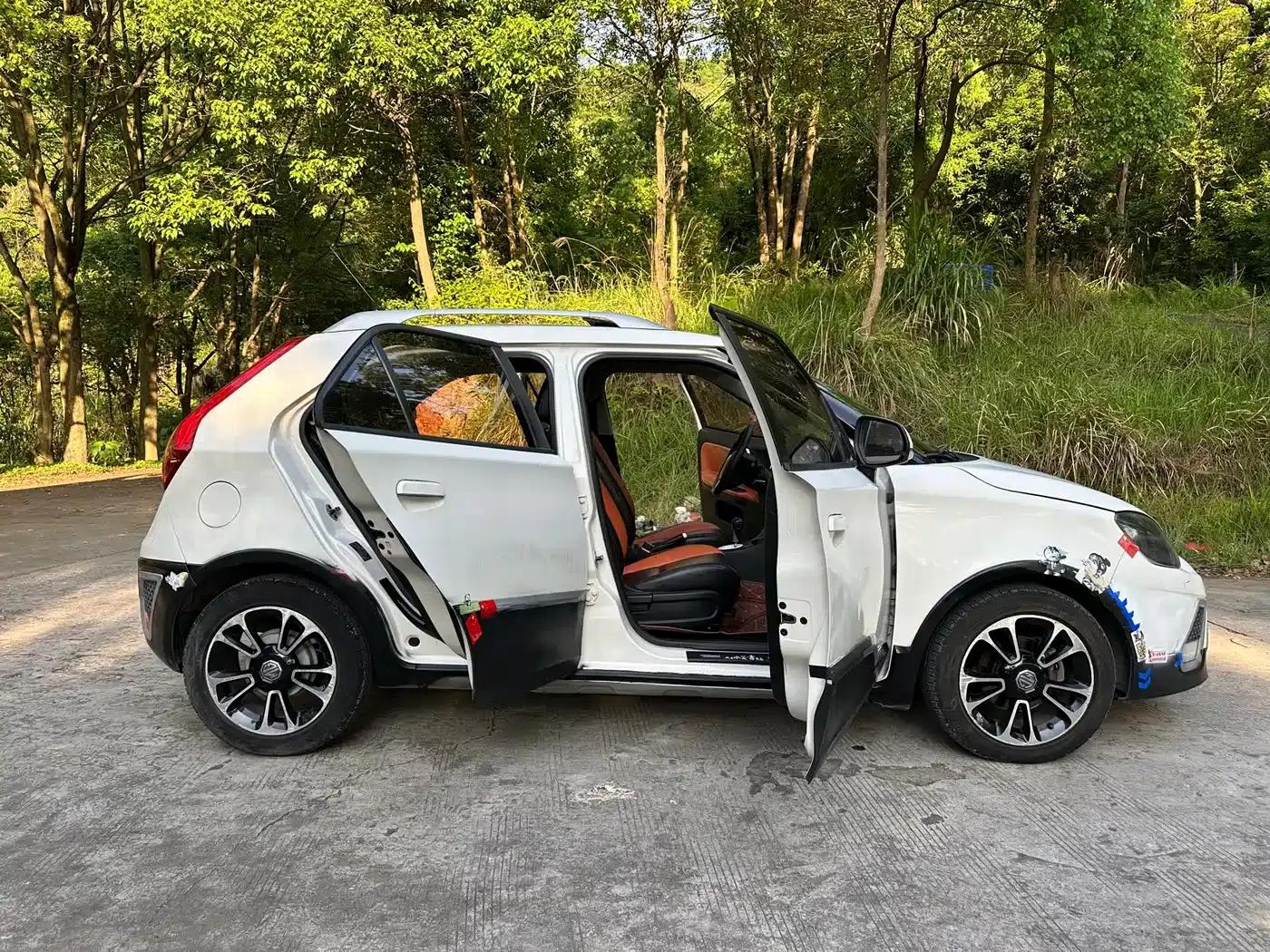 MG3SW 2015 1.5L AMT Elite — миниатюра 15