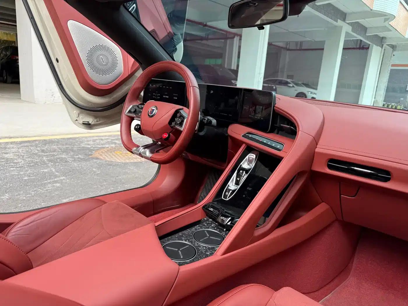 MG Cyberster 2024 520km Legendary 4WD Red Top Edition — миниатюра 14
