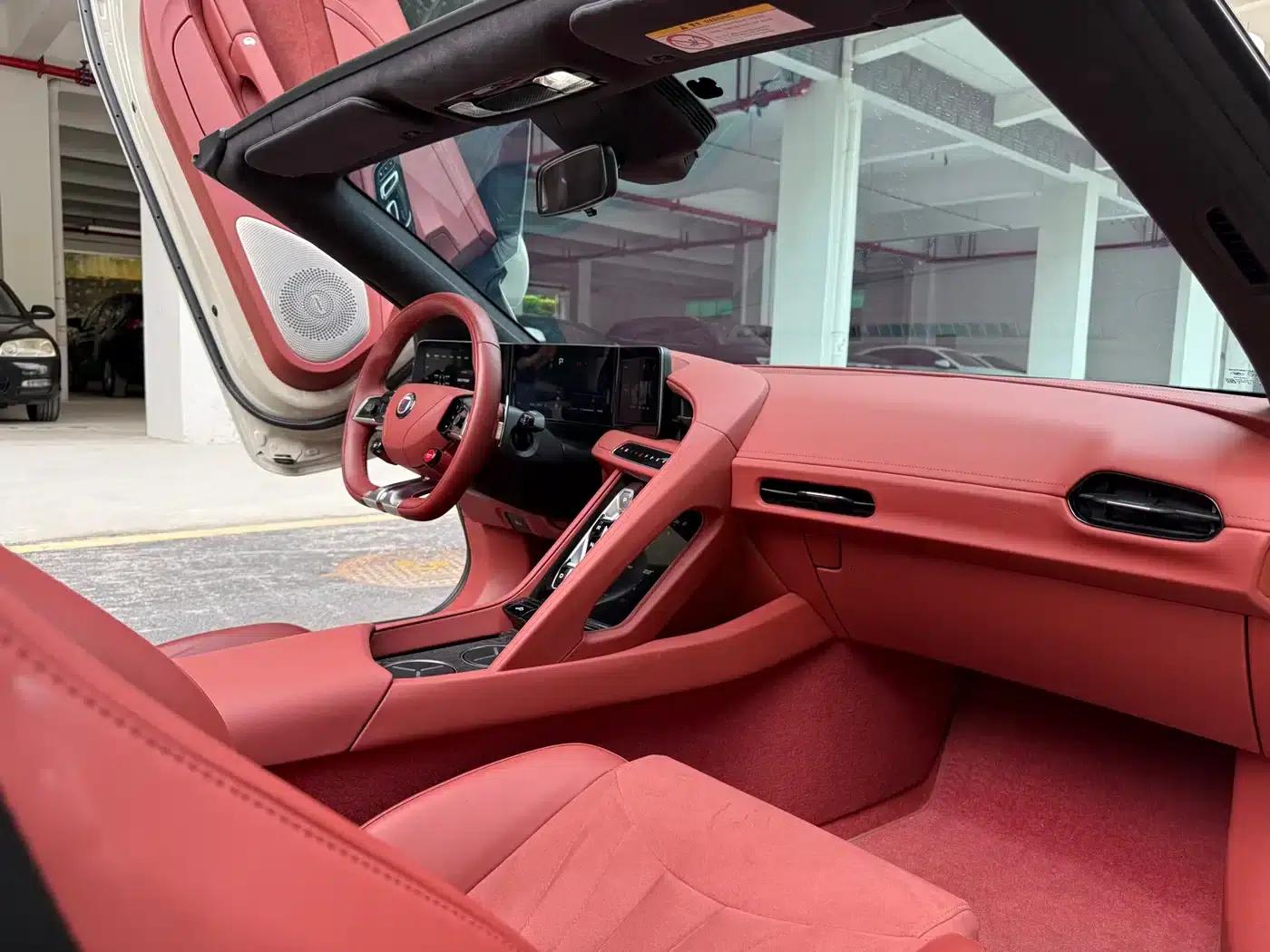MG Cyberster 2024 520km Legendary 4WD Red Top Edition — миниатюра 9