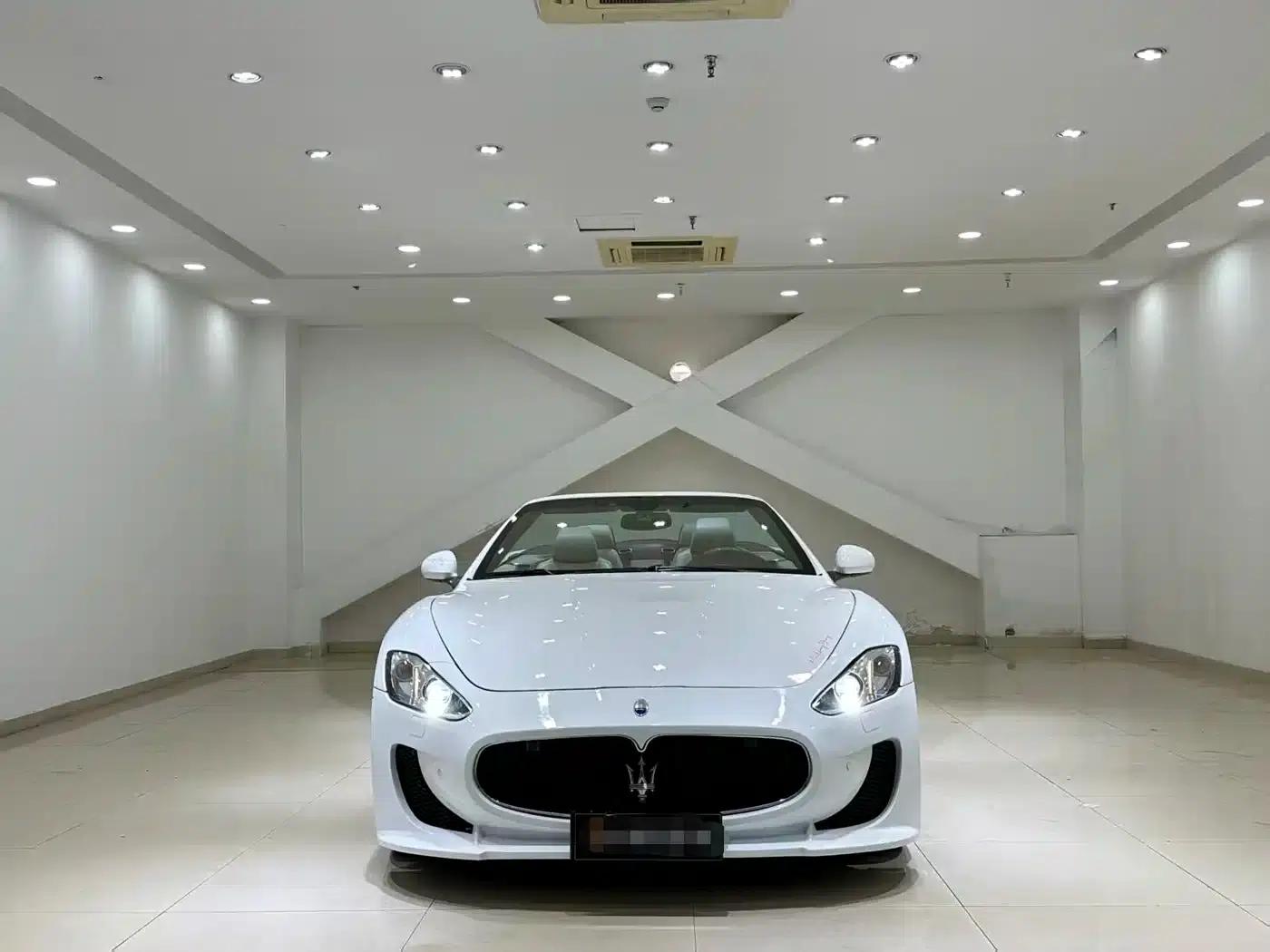 GranCabrio 2010 4.7L Automatic — миниатюра 2