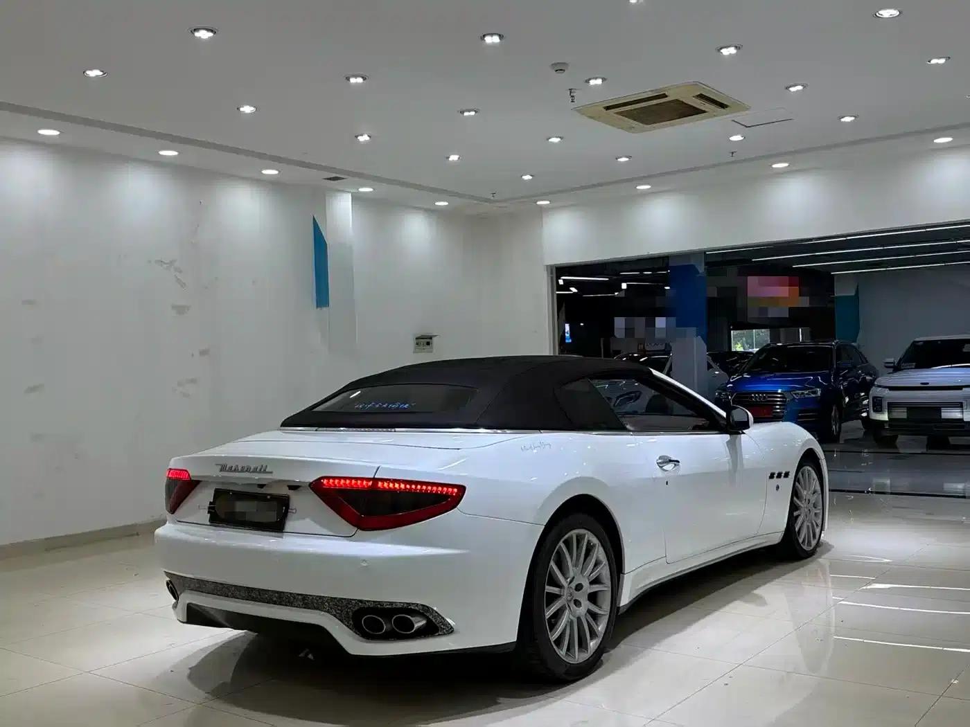 GranCabrio 2010 4.7L Automatic — миниатюра 15