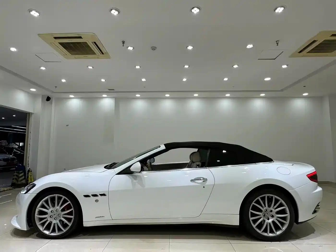 GranCabrio 2010 4.7L Automatic — миниатюра 6