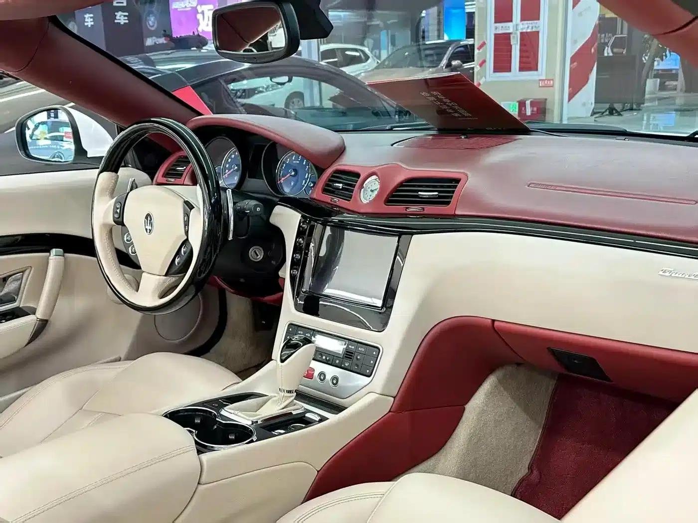 GranCabrio 2010 4.7L Automatic — миниатюра 8
