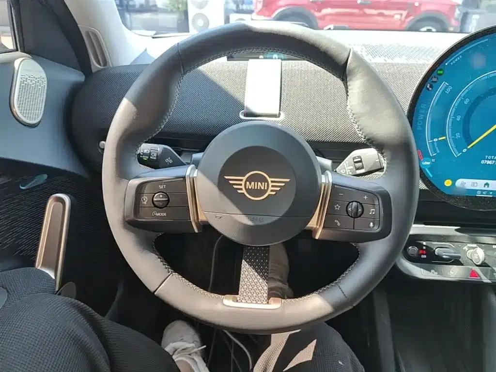 2024 Electric MINI Aceman SE Artist — миниатюра 11