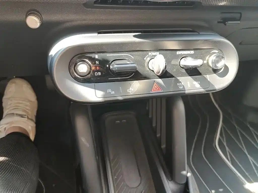 2024 Electric MINI Aceman SE Artist — миниатюра 14