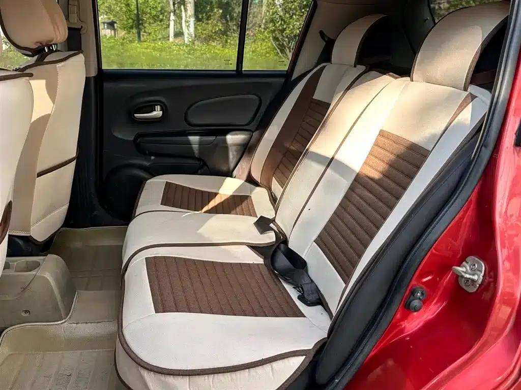 Venucia R50 2013 1.6L Automatic Fashion Edition — миниатюра 11