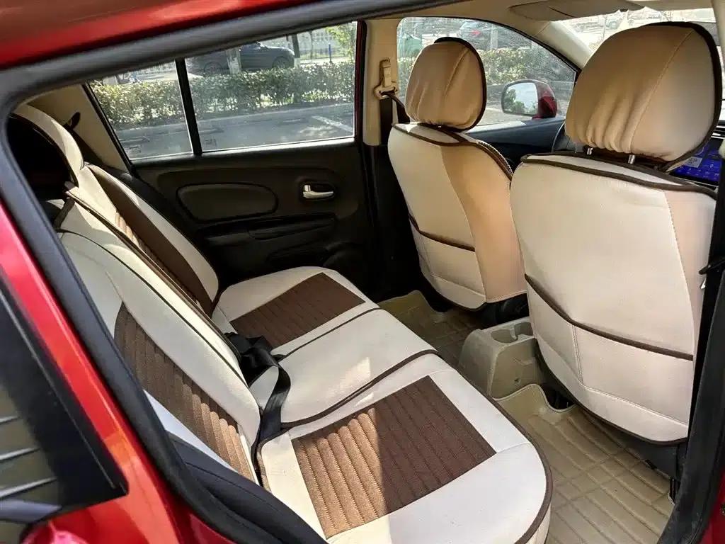 Venucia R50 2013 1.6L Automatic Fashion Edition — миниатюра 15